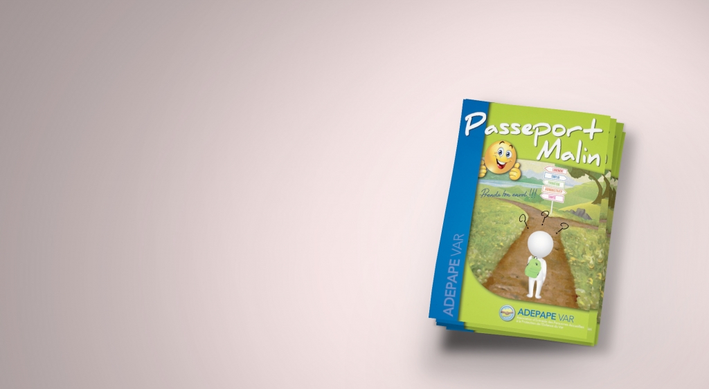 Couverture verte du Passeport Malin de l’ADEPAPE Var, illustrée d’un chemin et d’une clé.