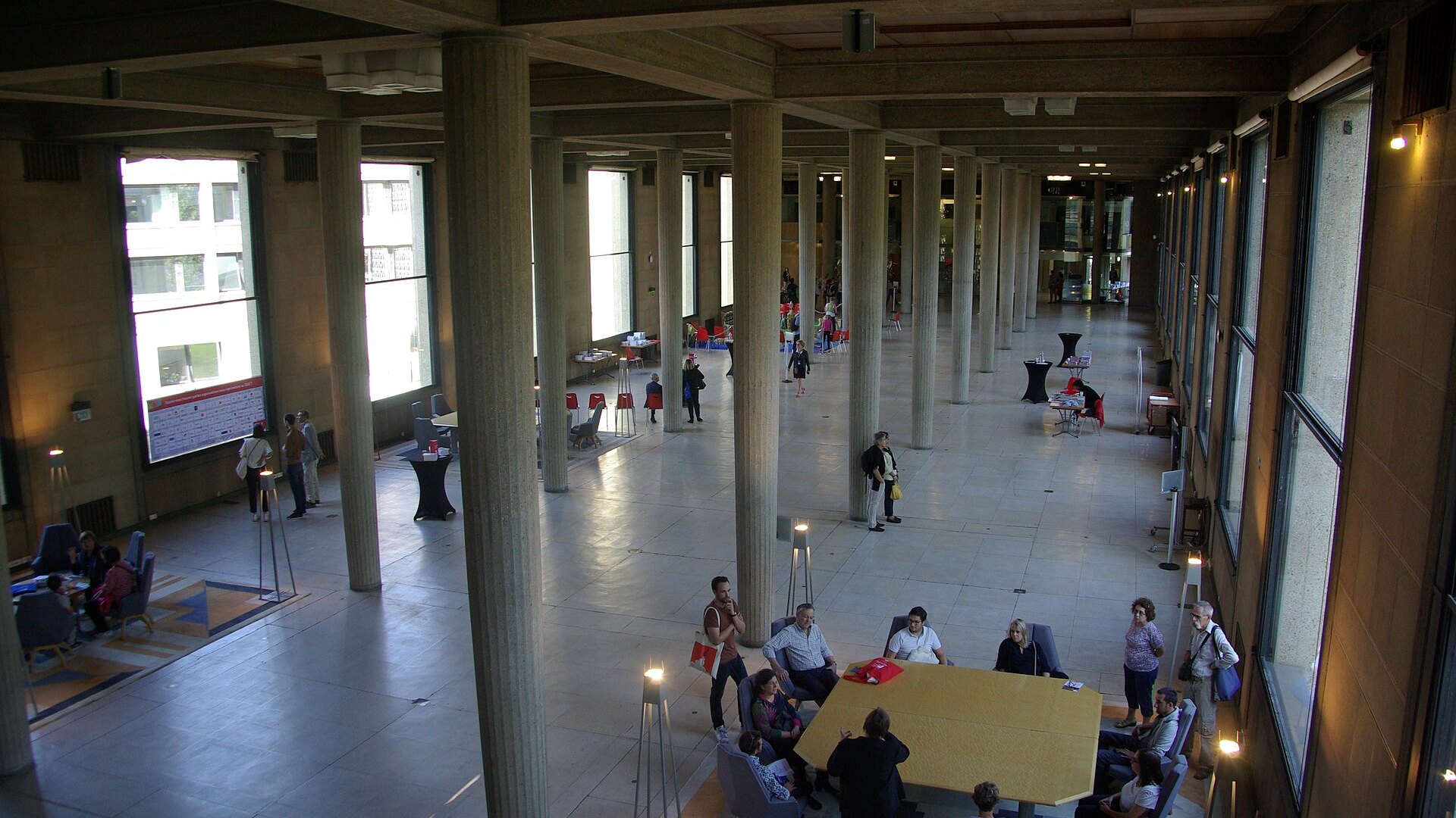 La grande salle à colonnes du palais d’Iéna.