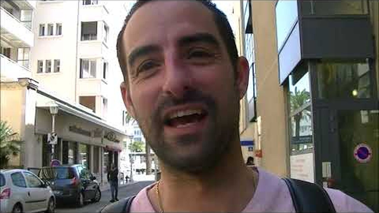 Marceau Dell’Unto interviewé dans une rue de Toulon.