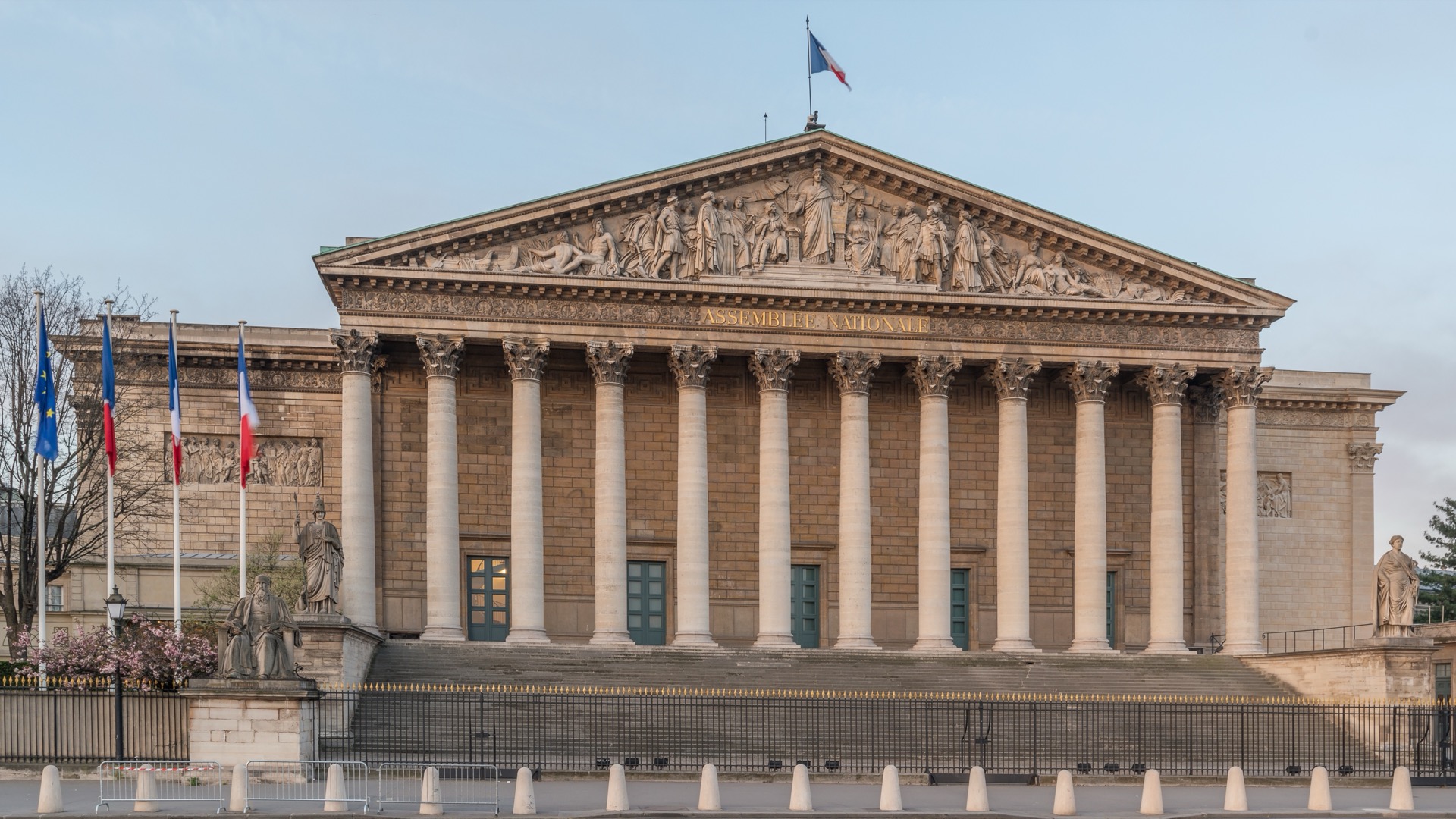 La façade nord du Palais Bourbon, siège de l'Assemblée nationale, à Paris.