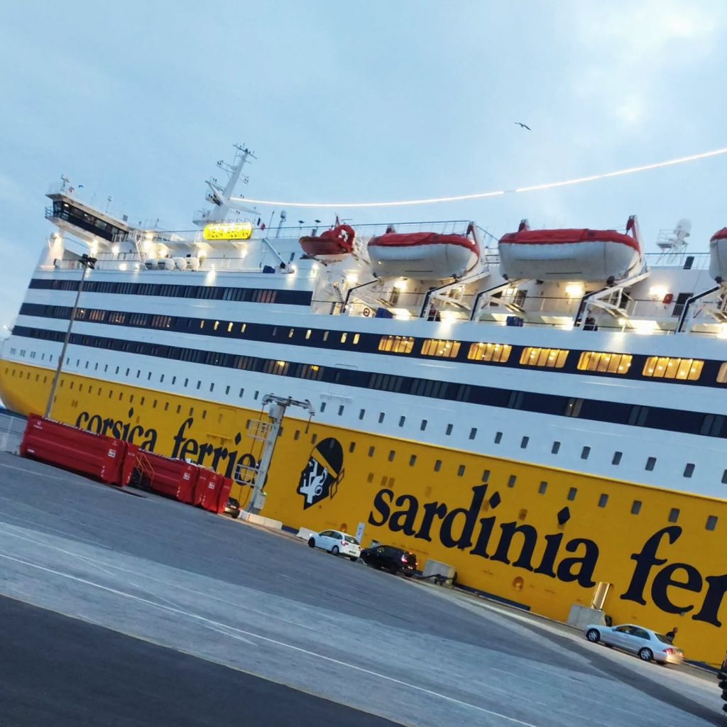 Le ferry utilisé pendant le déplacement.