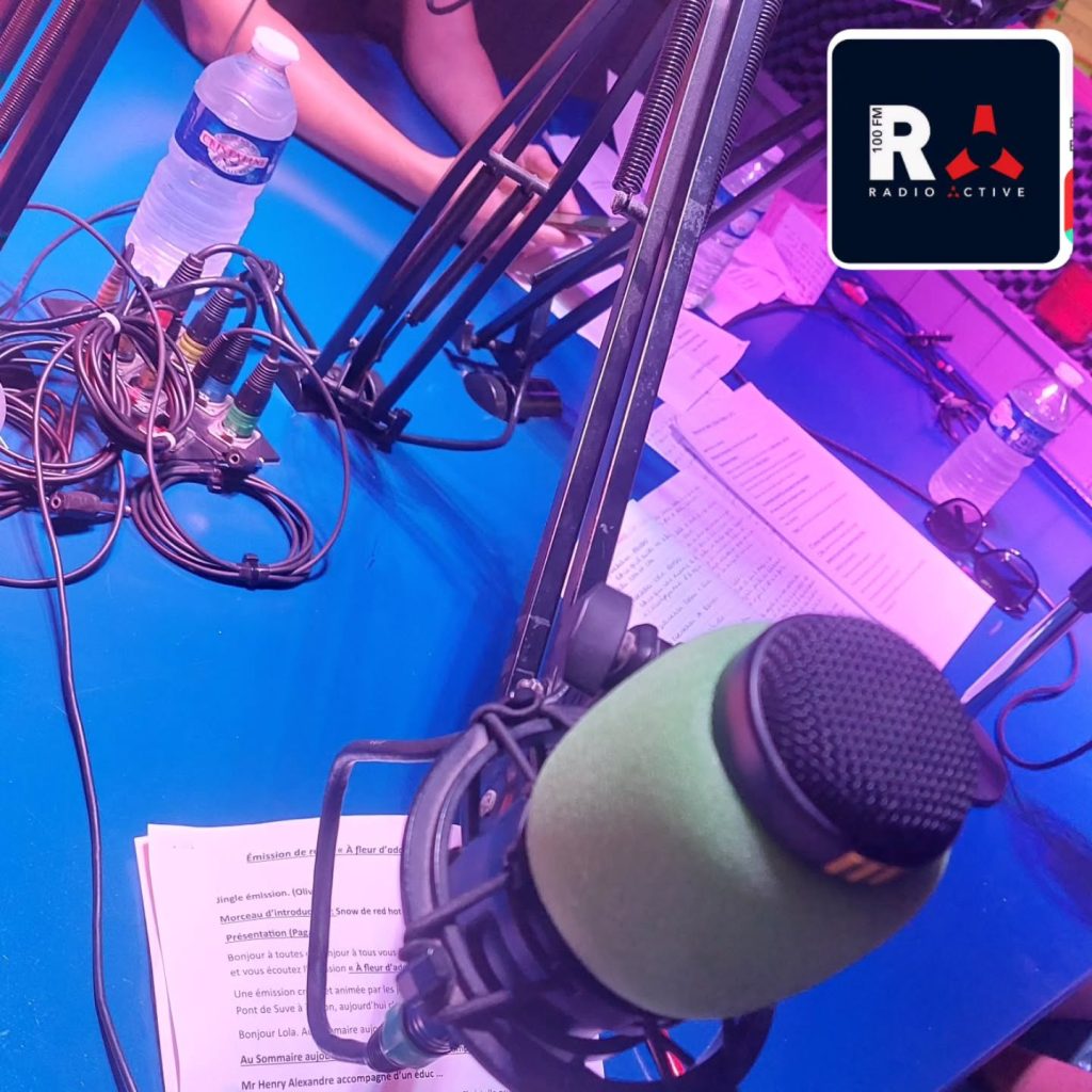 Radio Active — À fleur d’ados.