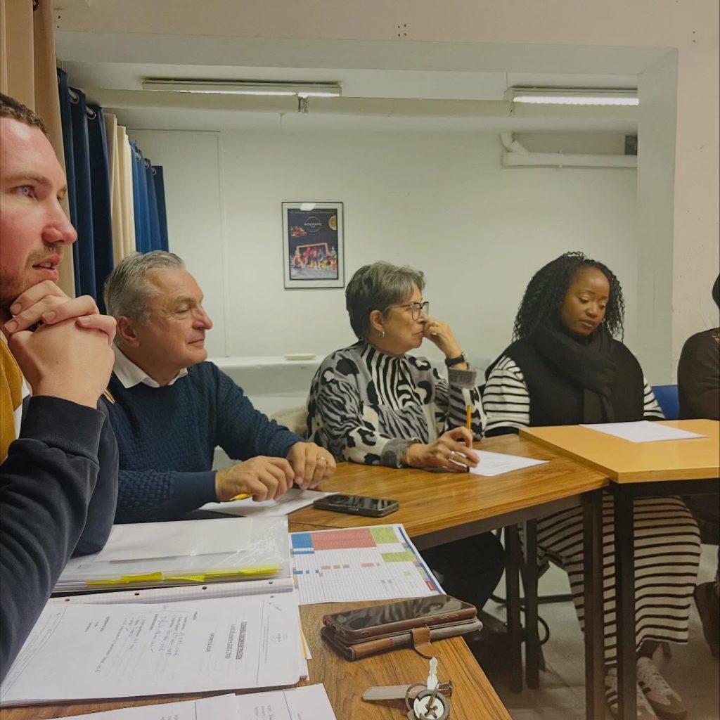 Les échanges pendant le conseil d’administration.