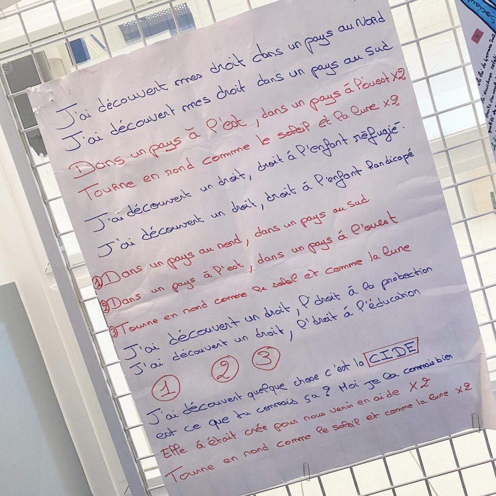 Un texte affiché pendant la rencontre.