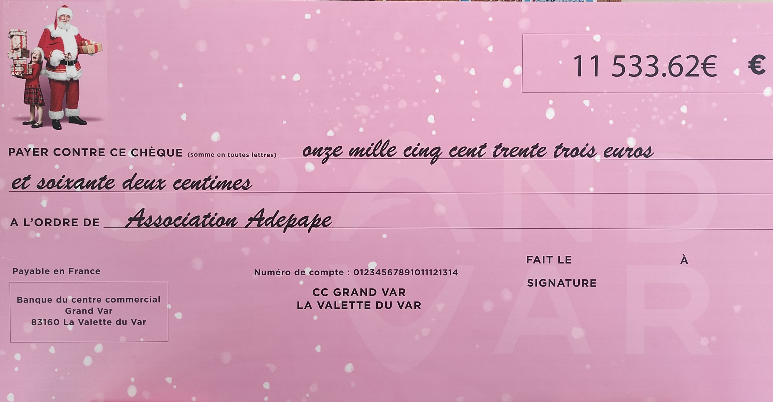 Le chèque de l’opération Père Noël solidaire au bénéfice de l’ADEPAPE Var.