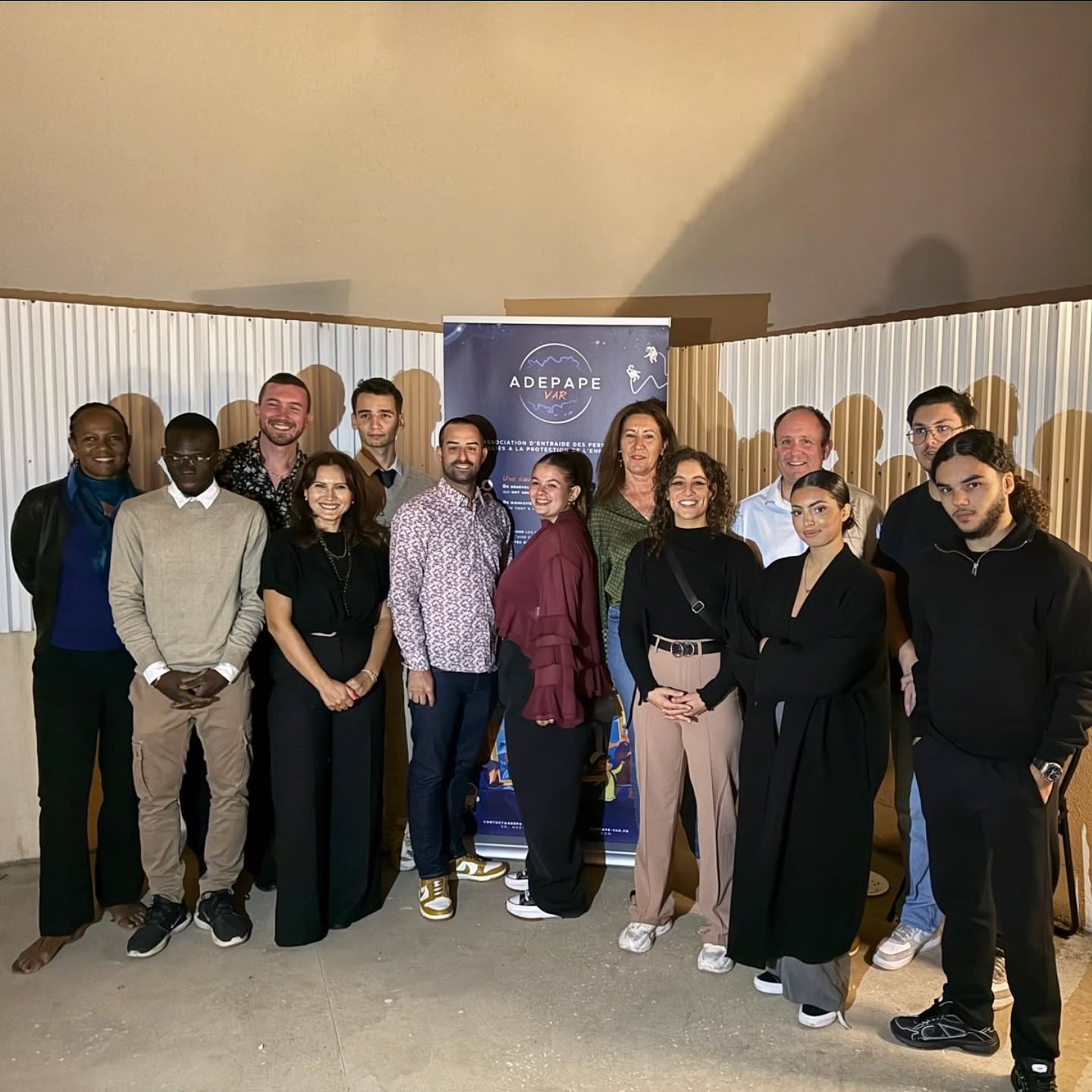 Les participants de la Fête de la Réussite réunis pour une photographie collective.