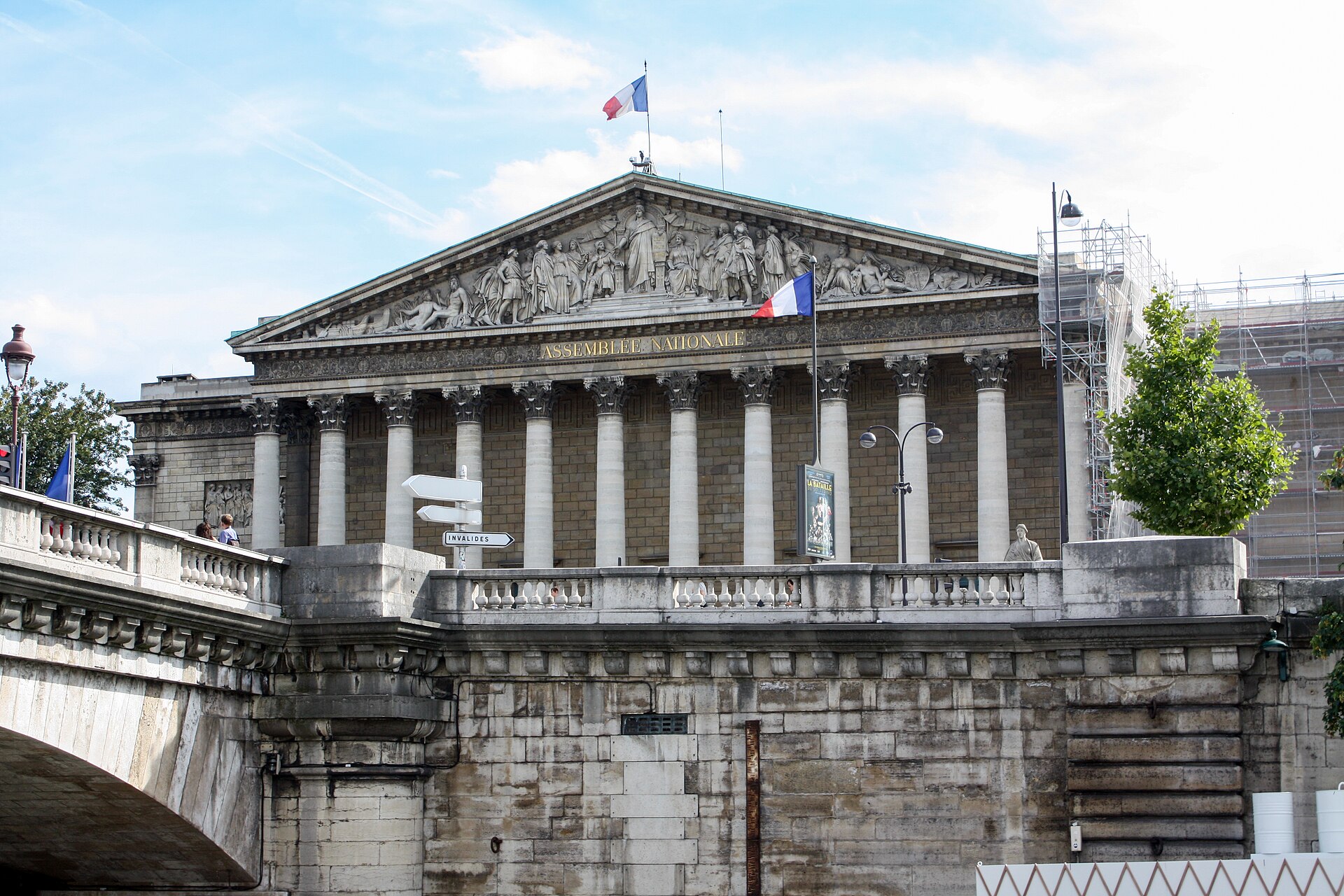 Les colonnes et le fronton de l’Assemblée nationale, à Paris.